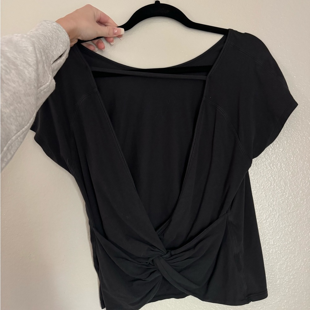 Black Open Back Lululemon Tee (Size 6)